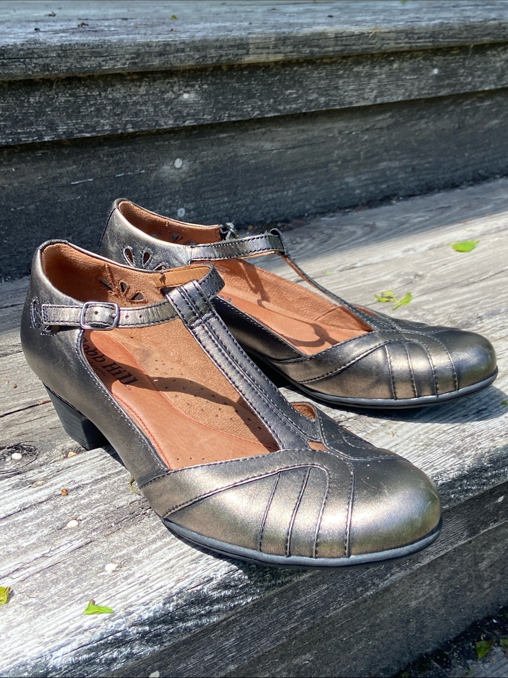Cobb Hill Angelina T-Strap Metallic Leather Dress Sandals Women's Size 8
